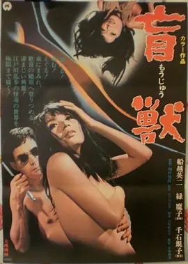 电影拨浪鼓咚咚响中的陕北黄土路画面